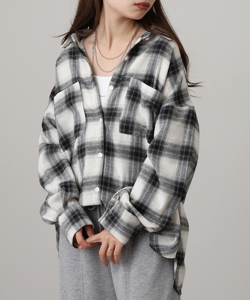 atONE(アットワン)の「ビエラチェックロングシャツ(シャツ/ブラウス・レディース・ブラウン/ボルドー/アイボリー/ブラック/オフホワイト/ブルー・F)」の9枚目の写真