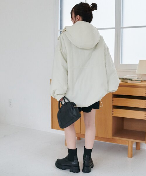 DISCOAT（ディスコート）の「中綿モンスターショートコート（ダウンジャケット/コート・レディース・ブラック/アイボリー/ブラウン・FREE）」の15枚目の写真