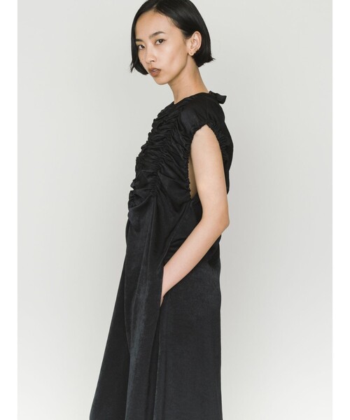 MIDIUMISOLID（ミディウミソリッド）の「MIDIUMISOLID for Ladies ランダムシャーリングワンピース（ワンピース・レディース・ベージュ/ブラック・FREE）」の13枚目の写真