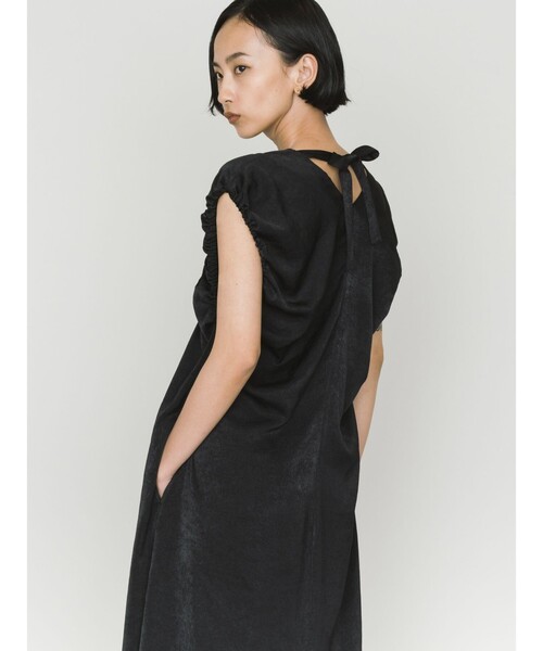 MIDIUMISOLID（ミディウミソリッド）の「MIDIUMISOLID for Ladies ランダムシャーリングワンピース（ワンピース・レディース・ベージュ/ブラック・FREE）」の14枚目の写真