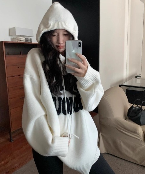 ViViDAY（ビビデー）の「フード付きニットプルオーバー（ニット/セーター・レディース・ブラック/アイボリー/グレー/レッド・M）」の2枚目の写真