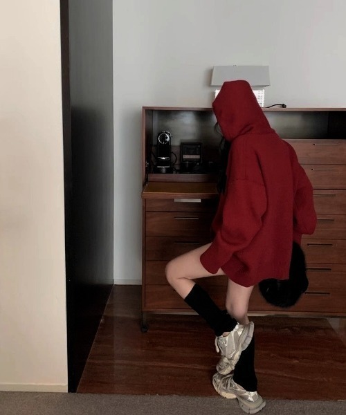 ViViDAY（ビビデー）の「フード付きニットプルオーバー（ニット/セーター・レディース・ブラック/アイボリー/グレー/レッド・M）」の5枚目の写真