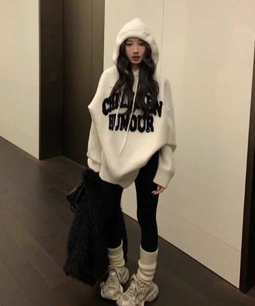 ViViDAY（ビビデー）の「フード付きニットプルオーバー（ニット/セーター・レディース・ブラック/アイボリー/グレー/レッド・M）」の17枚目の写真