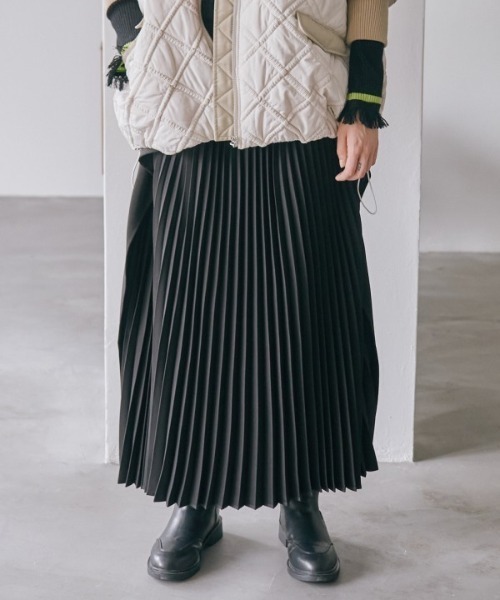 Muel Chic(ミュエルシック)の「Louis pleats skirt ルイスプリーツスカート(スカート・レディース・オフホワイト/ブラック/ベージュ・FREE)」の3枚目の写真