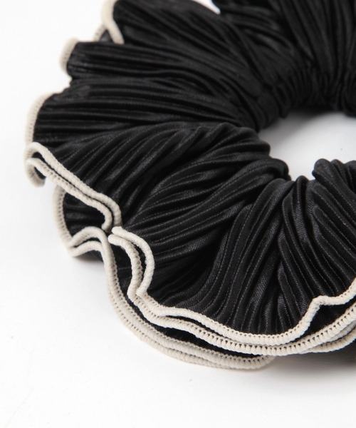 GLOBAL WORK（グローバルワーク）の「BIGパイピングシュシュ/602497（その他ヘアアクセサリー・レディース・オフホワイト/ブラック/ホワイト・FREE）」の5枚目の写真