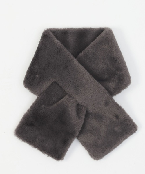 LAKOLE（ラコレ）の「ボリュームファーマフラー / 576330（マフラー・レディース・オフホワイト/ライトグレー/レオパード/チャコール・FREE）」の3枚目の写真