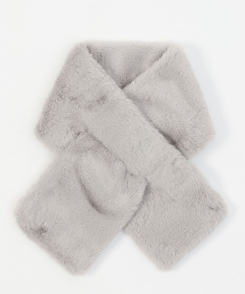 LAKOLE（ラコレ）の「ボリュームファーマフラー / 576330（マフラー・レディース・オフホワイト/ライトグレー/レオパード/チャコール・FREE）」の5枚目の写真