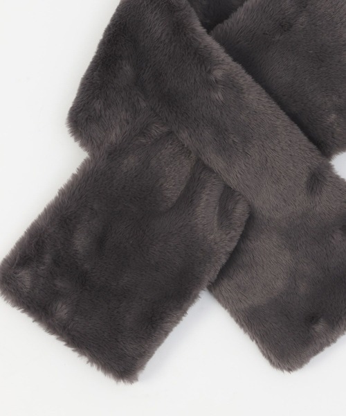 LAKOLE（ラコレ）の「ボリュームファーマフラー / 576330（マフラー・レディース・オフホワイト/ライトグレー/レオパード/チャコール・FREE）」の7枚目の写真