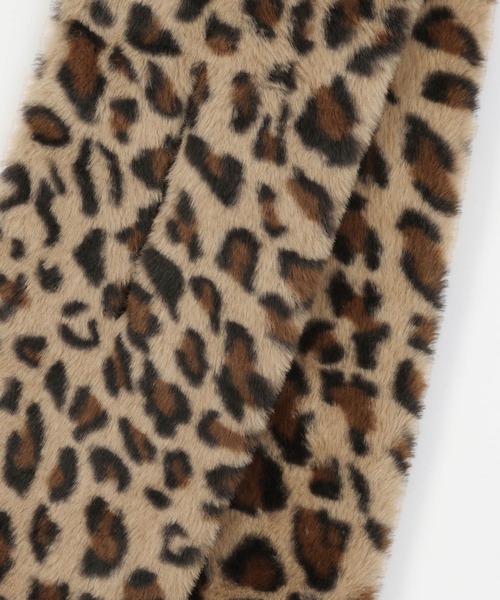 LAKOLE（ラコレ）の「ボリュームファーマフラー / 576330（マフラー・レディース・オフホワイト/ライトグレー/レオパード/チャコール・FREE）」の9枚目の写真