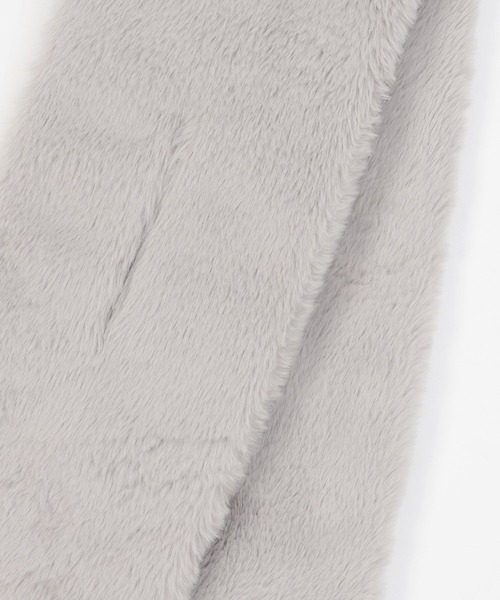 LAKOLE（ラコレ）の「ボリュームファーマフラー / 576330（マフラー・レディース・オフホワイト/ライトグレー/レオパード/チャコール・FREE）」の11枚目の写真