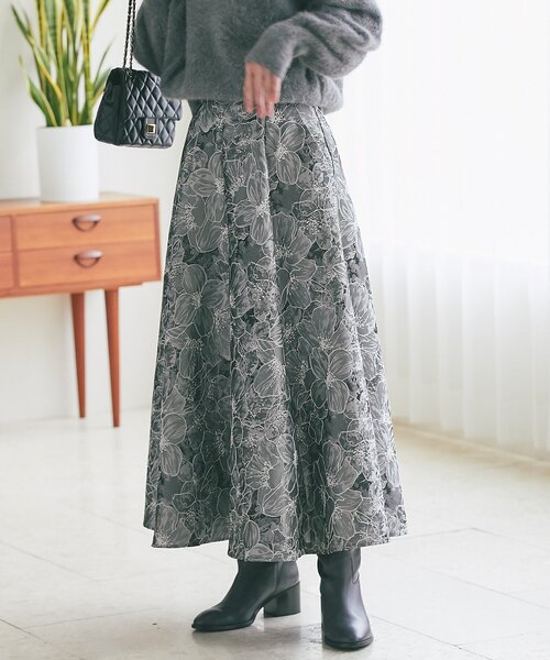 La boutique BonBon(ラブティックボンボン)の「【BonBonガールズセレクト・最強映えスカート】お花柄ジャガードスカート(スカート・レディース・グレー/サックスブルー/ライトベージュ・36/38)」の4枚目の写真