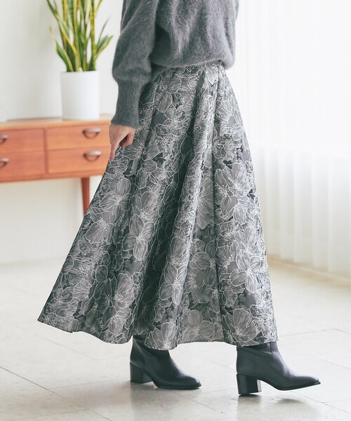 La boutique BonBon(ラブティックボンボン)の「【BonBonガールズセレクト・最強映えスカート】お花柄ジャガードスカート(スカート・レディース・グレー/サックスブルー/ライトベージュ・36/38)」の5枚目の写真