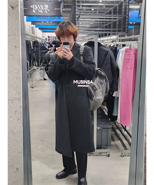 MUSINSA STANDARD(ムシンサスタンダード)の「カシミアブレンドパパショルダーシングルロングコート【チャコールグレー】(チェスターコート・メンズ・その他・MEDIUM/LARGE/X-LARGE/XX-LARGE)」の5枚目の写真