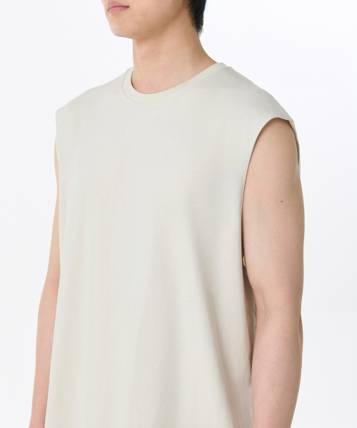MUSINSA STANDARD（ムシンサスタンダード）の「オーバーサイズスリーブレストップ [ダスティクリーム]（Tシャツ/カットソー・メンズ・その他・SMALL/MEDIUM/LARGE/X-LARGE/XX-LARGE/XXX-LARGE）」の3枚目の写真