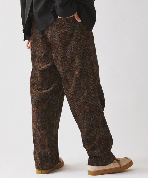 JOURNAL STANDARD relume（ジャーナルスタンダード　レリューム）の「ペイズリープリント 6ウェル コーデュロイ イージーパンツ（その他パンツ・メンズ・チャコールグレー/カーキ/ベージュ系その他・SMALL/MEDIUM/LARGE）」の9枚目の写真