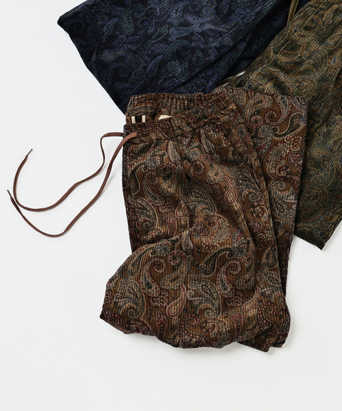 JOURNAL STANDARD relume（ジャーナルスタンダード　レリューム）の「ペイズリープリント 6ウェル コーデュロイ イージーパンツ（その他パンツ・メンズ・チャコールグレー/カーキ/ベージュ系その他・SMALL/MEDIUM/LARGE）」の17枚目の写真