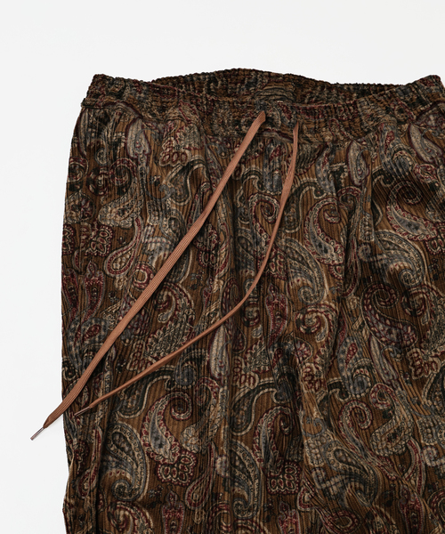 JOURNAL STANDARD relume（ジャーナルスタンダード　レリューム）の「ペイズリープリント 6ウェル コーデュロイ イージーパンツ（その他パンツ・メンズ・チャコールグレー/カーキ/ベージュ系その他・SMALL/MEDIUM/LARGE）」の19枚目の写真