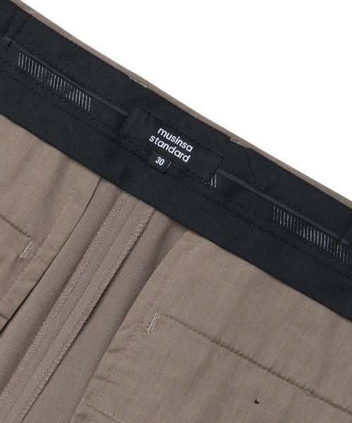 MUSINSA STANDARD（ムシンサスタンダード）の「軽量リラックステーパード隠しバンディングクロップドスラックス[ダスティベージュ]（スラックス・メンズ・その他・42/26/27）」の7枚目の写真