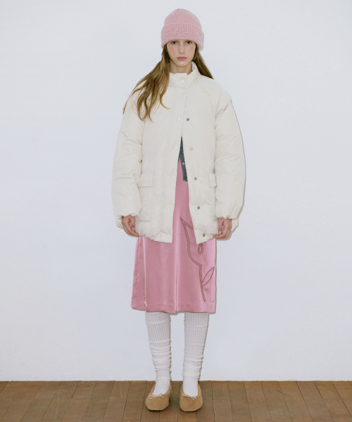 SINOON(シヌーン)の「Raglan Half Down Jacket (Ivory)(ダウンジャケット/コート・レディース・アイボリー・FREE)」の2枚目の写真