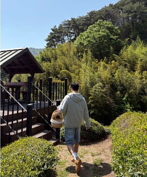 WOOALONG(ウアロン)の「Signature hood zip-up - GREY(パーカー・レディース・グレー・MEDIUM/LARGE/SMALL)」の10枚目の写真