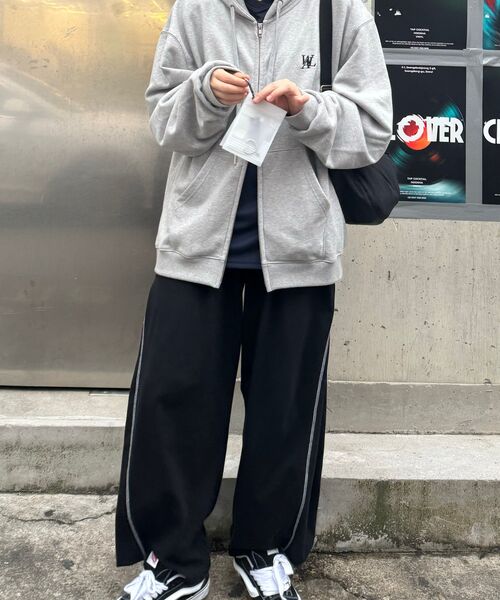 WOOALONG(ウアロン)の「Signature hood zip-up - GREY(パーカー・レディース・グレー・MEDIUM/LARGE/SMALL)」の12枚目の写真