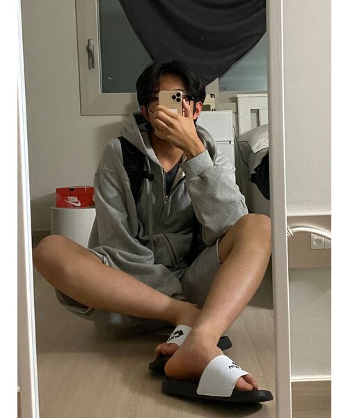 WOOALONG(ウアロン)の「Signature hood zip-up - GREY(パーカー・レディース・グレー・MEDIUM/LARGE/SMALL)」の17枚目の写真