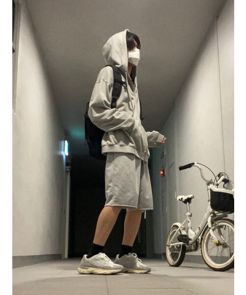 WOOALONG(ウアロン)の「Signature hood zip-up - GREY(パーカー・レディース・グレー・MEDIUM/LARGE/SMALL)」の20枚目の写真