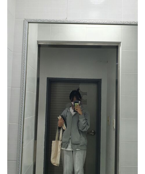 WOOALONG(ウアロン)の「Signature hood zip-up - GREY(パーカー・レディース・グレー・MEDIUM/LARGE/SMALL)」の21枚目の写真