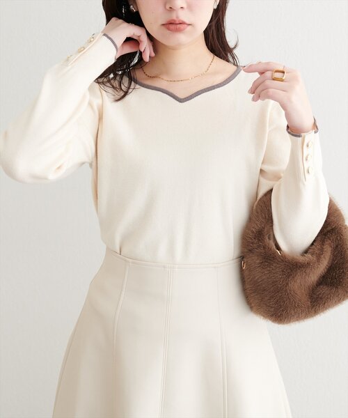 natural couture(ナチュラルクチュール)の「ハートネック配色ニットプルオーバー(ニット/セーター・レディース・ボルドー/オフホワイト/サックスブルー/ブラック・FREE)」の1枚目の写真