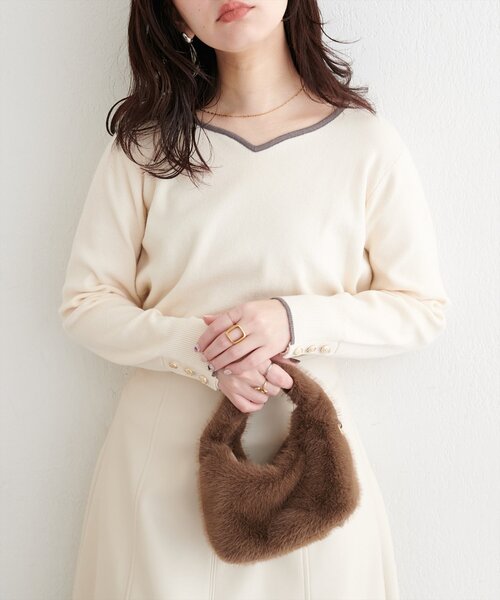natural couture(ナチュラルクチュール)の「ハートネック配色ニットプルオーバー(ニット/セーター・レディース・ボルドー/オフホワイト/サックスブルー/ブラック・FREE)」の5枚目の写真