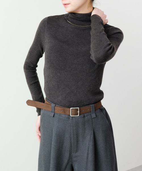 DOLLUPOOPS（ドールアップウップス）の「タートルネックニット（ニット/セーター・レディース・ブラウン/オフホワイト/チャコールグレー/ブラック・FREE）」の4枚目の写真