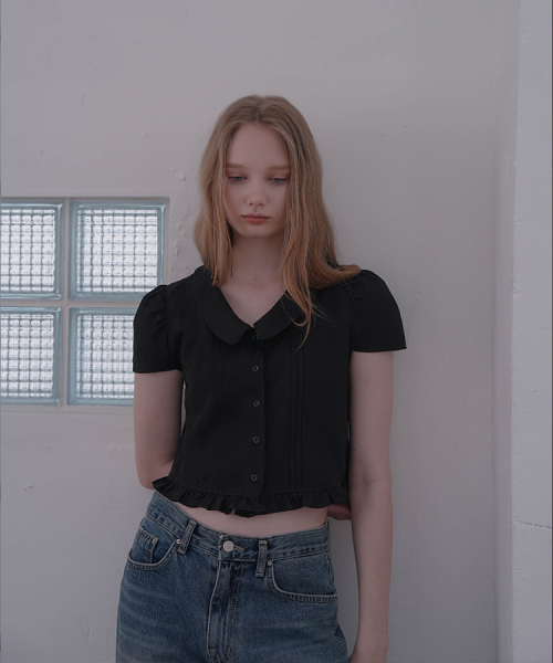 DEHEVE（デヘヴェ）の「Mini Ruffle Crop Blouse [Black]（シャツ/ブラウス・レディース・ブラック・SMALL/MEDIUM）」の3枚目の写真
