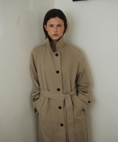 UNNOUT(アナウト)の「CLASSIC MAC TRENCH COAT KHAKI BEIGE(トレンチコート・レディース・その他・SMALL/MEDIUM)」の4枚目の写真