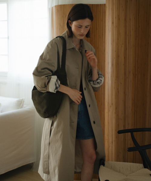 UNNOUT(アナウト)の「CLASSIC MAC TRENCH COAT KHAKI BEIGE(トレンチコート・レディース・その他・SMALL/MEDIUM)」の5枚目の写真