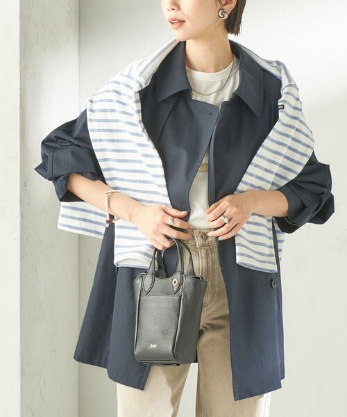 SHIPS（シップス）の「〈撥水加工〉バック ギャザー ドロスト ミディ丈 トレンチ コート（トレンチコート・レディース・ネイビー/ベージュ・38/36）」の2枚目の写真