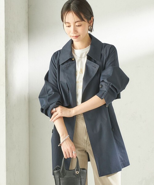 SHIPS（シップス）の「〈撥水加工〉バック ギャザー ドロスト ミディ丈 トレンチ コート（トレンチコート・レディース・ネイビー/ベージュ・38/36）」の7枚目の写真