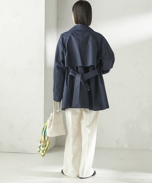 SHIPS（シップス）の「〈撥水加工〉バック ギャザー ドロスト ミディ丈 トレンチ コート（トレンチコート・レディース・ネイビー/ベージュ・38/36）」の11枚目の写真