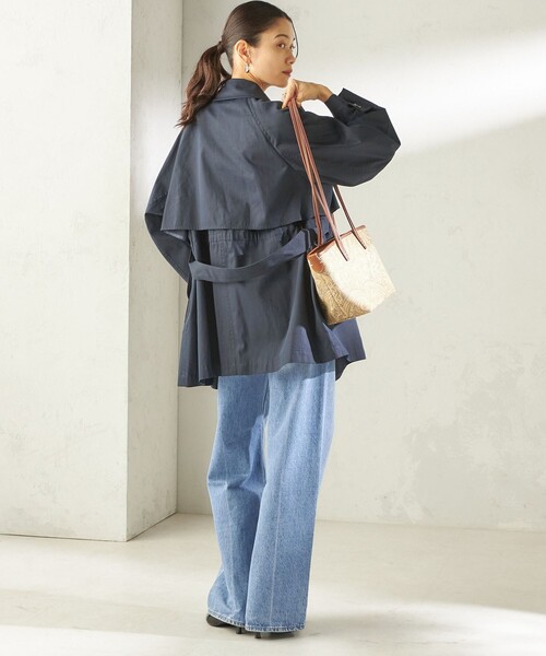 SHIPS（シップス）の「〈撥水加工〉バック ギャザー ドロスト ミディ丈 トレンチ コート（トレンチコート・レディース・ネイビー/ベージュ・38/36）」の17枚目の写真