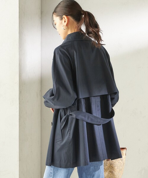 SHIPS（シップス）の「〈撥水加工〉バック ギャザー ドロスト ミディ丈 トレンチ コート（トレンチコート・レディース・ネイビー/ベージュ・38/36）」の20枚目の写真