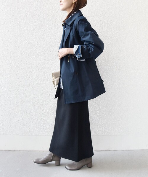 SHIPS（シップス）の「〈撥水加工〉バック ギャザー ドロスト ミディ丈 トレンチ コート（トレンチコート・レディース・ネイビー/ベージュ・38/36）」の22枚目の写真
