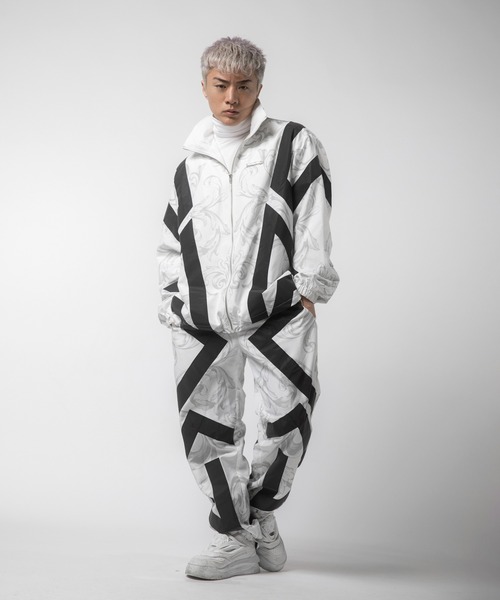 VANQUISH(ヴァンキッシュ)の「VANQUISH / ヴァンキッシュ バロックプリント柄 ラインパンツ(その他パンツ・メンズ・ホワイト・M)」の1枚目の写真