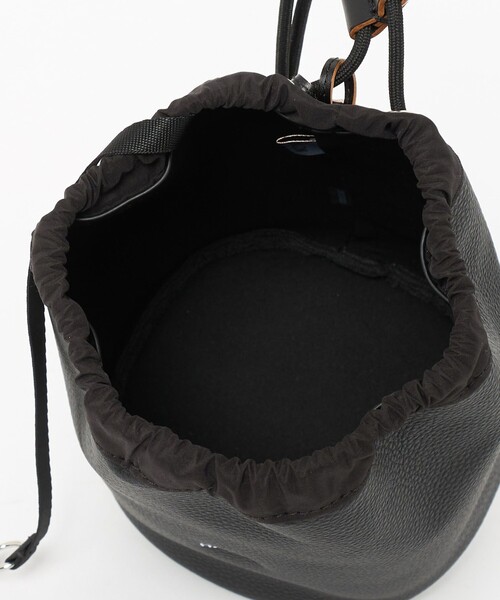 hALON(雑貨)（アーロン）の「＜hALON＞レザー 巾着バッグ（ショルダーバッグ・メンズ・ブラック・FREE）」の7枚目の写真