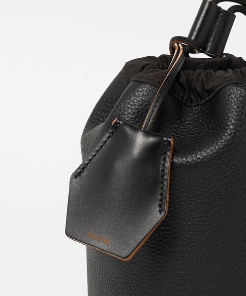 hALON(雑貨)（アーロン）の「＜hALON＞レザー 巾着バッグ（ショルダーバッグ・メンズ・ブラック・FREE）」の9枚目の写真