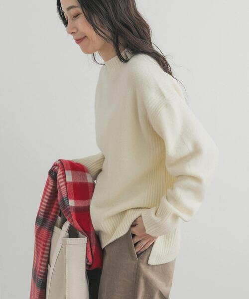 URBAN RESEARCH DOORS（アーバンリサーチドアーズ）の「ハイネックサイドスリットニット｜冬服/暖かい/軽量/体型カバー（ニット/セーター・レディース・グリーン系その他/チャコールグレー/ブルー/オフホワイト・FREE）」の2枚目の写真