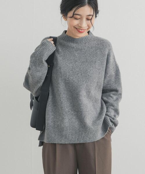 URBAN RESEARCH DOORS（アーバンリサーチドアーズ）の「ハイネックサイドスリットニット｜冬服/暖かい/軽量/体型カバー（ニット/セーター・レディース・グリーン系その他/チャコールグレー/ブルー/オフホワイト・FREE）」の3枚目の写真