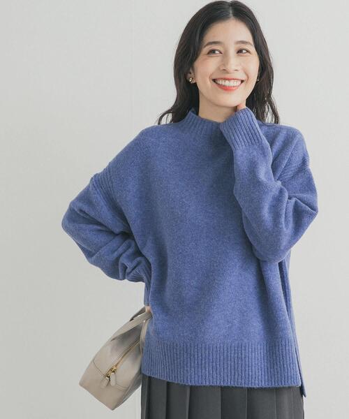 URBAN RESEARCH DOORS（アーバンリサーチドアーズ）の「ハイネックサイドスリットニット｜冬服/暖かい/軽量/体型カバー（ニット/セーター・レディース・グリーン系その他/チャコールグレー/ブルー/オフホワイト・FREE）」の4枚目の写真