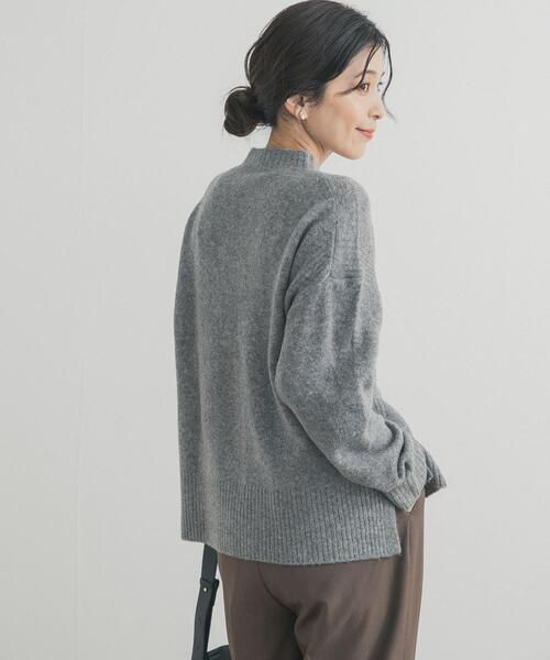 URBAN RESEARCH DOORS（アーバンリサーチドアーズ）の「ハイネックサイドスリットニット｜冬服/暖かい/軽量/体型カバー（ニット/セーター・レディース・グリーン系その他/チャコールグレー/ブルー/オフホワイト・FREE）」の20枚目の写真