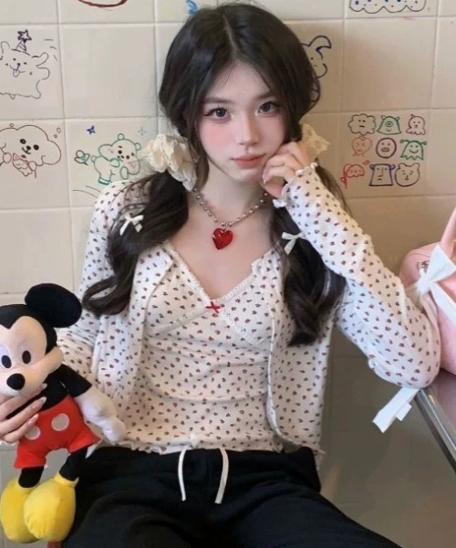 ViViDAY(ビビデー)の「【2点セット】フロントリボン&レース 花柄キャミソール+花柄カーディガン(Tシャツ/カットソー・レディース・ホワイト・M)」の2枚目の写真