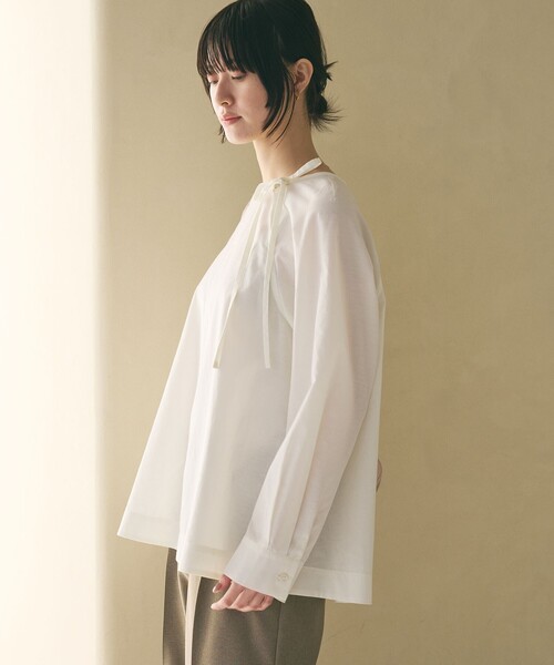 BEAUTY&YOUTH UNITED ARROWS（ビューティーアンドユースユナイテッドアローズ）の「リボンタイ ノーカラーブラウス（その他トップス・レディース・ホワイト/ブラック/オリーブ・FREE）」の5枚目の写真