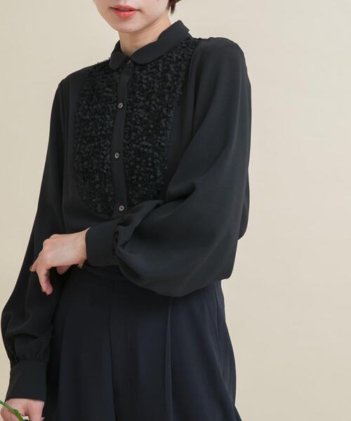 URBAN RESEARCH ROSSO WOMEN（アーバンリサーチ　ロッソ）の「『WEB/一部店舗限定』フロントレース切替ブラウス（シャツ/ブラウス・レディース・ブラック/オフホワイト・FREE）」の10枚目の写真